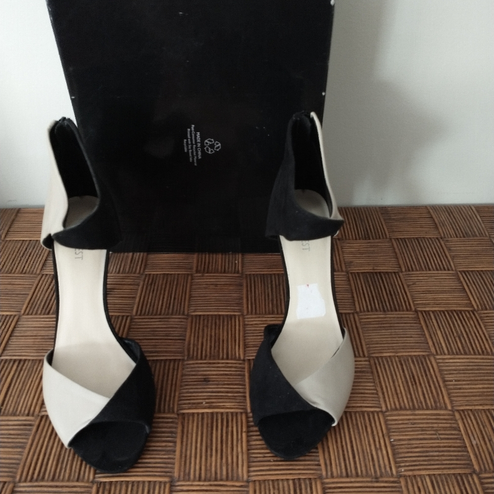Shoes - Picture 2 of 4